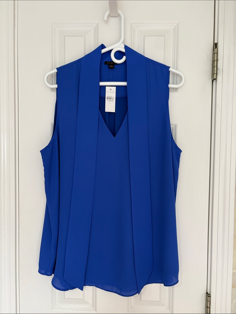 Ann Taylor Sleeveless V-Neck Self-tie Blouse in Stunning Royal Blue